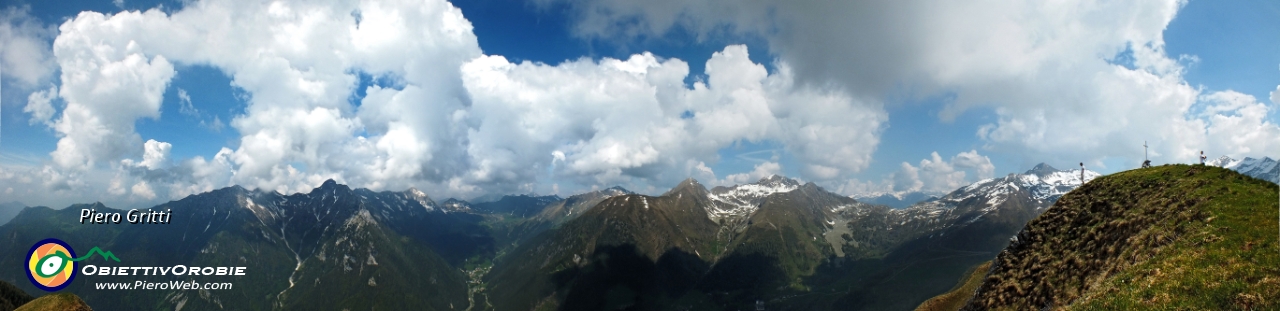 44 Panoramica  con cima Pizzo Vescovo e monti di San Simone e Foppolo0.jpg